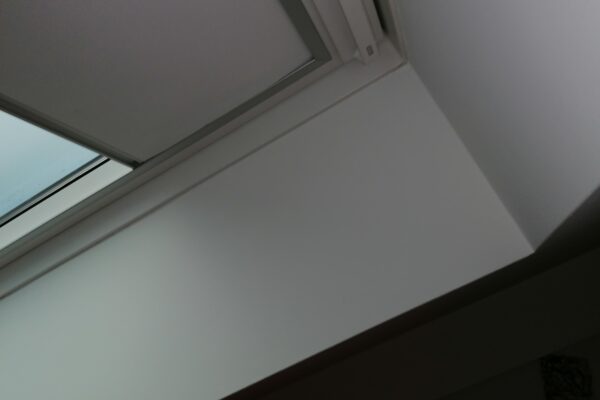 finestra velux lucernario vista interna dettaglio telo oscurante tetto a falda mansarda ticino svizzera