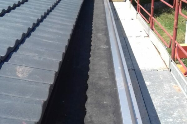 tetto gorduno tegole grigie scossalina ventilazione sotto tetto