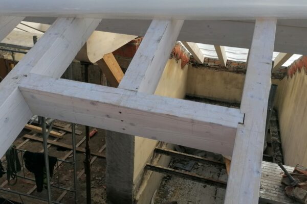 locarno stabile carpenteria tetto a falda travi in legno finestra