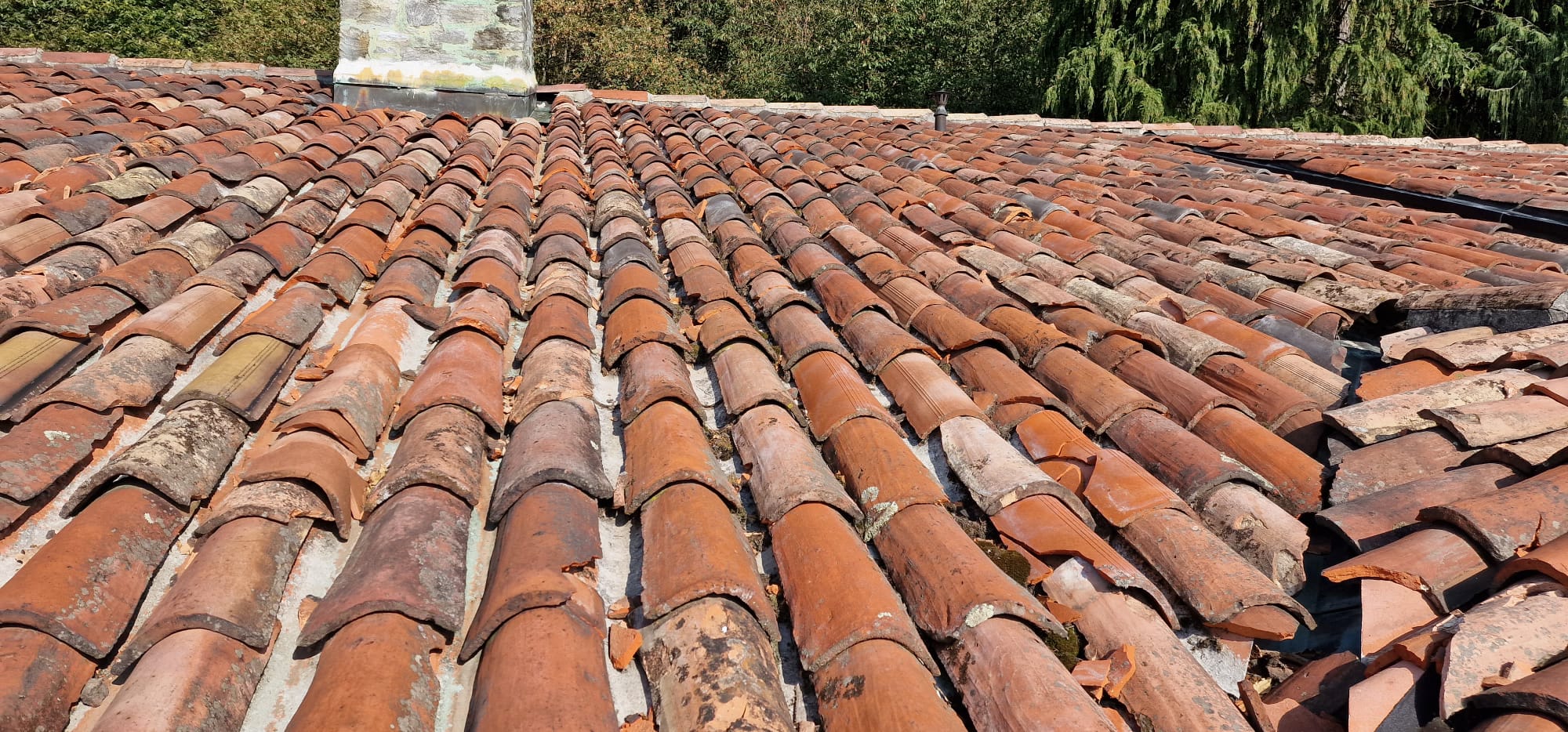 Importanza della manutenzione regolare dei tetti – Gli effetti distruttivi della grandine